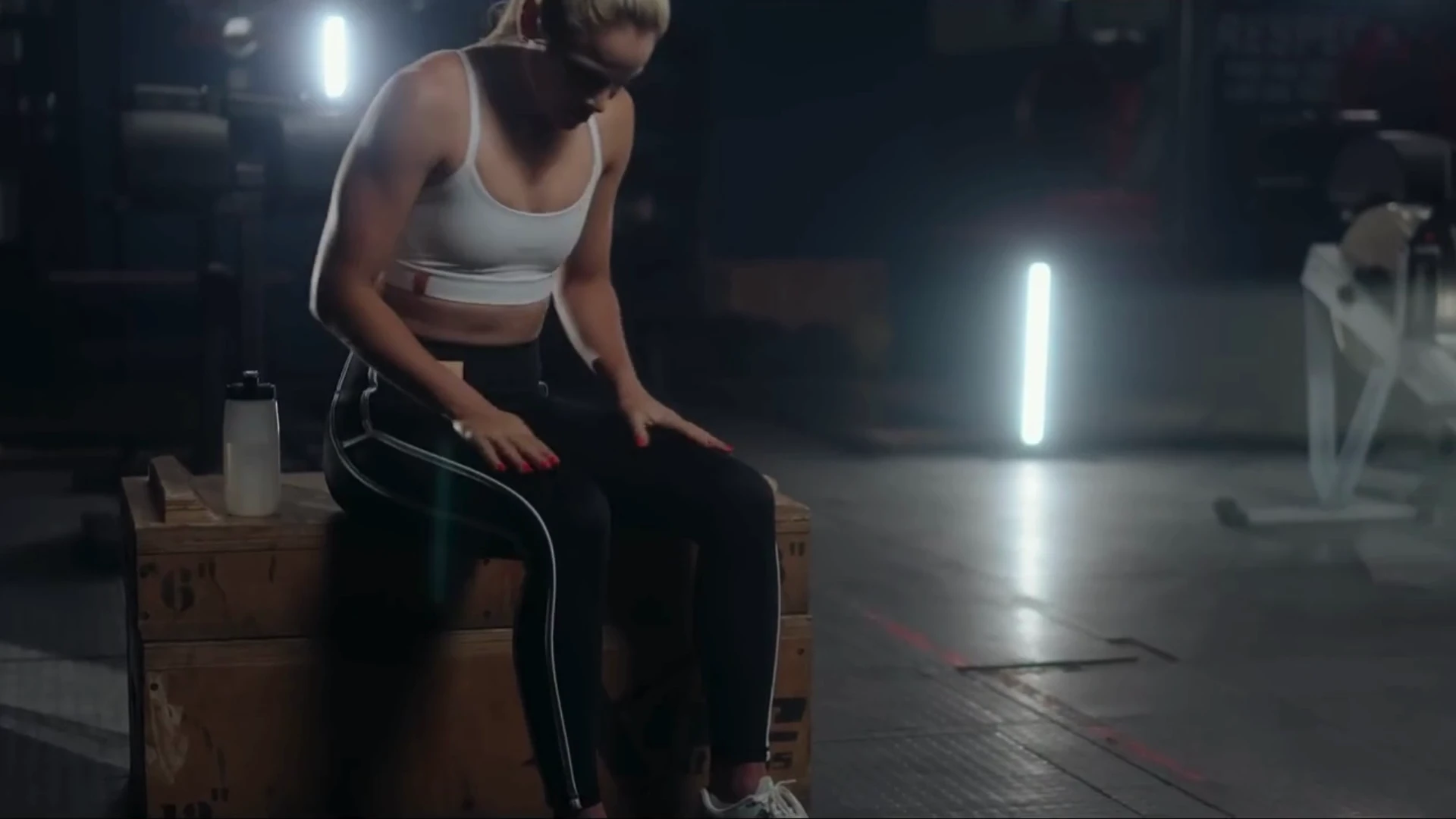 Fitness enthusiast achieving workout goals with AI-powered training